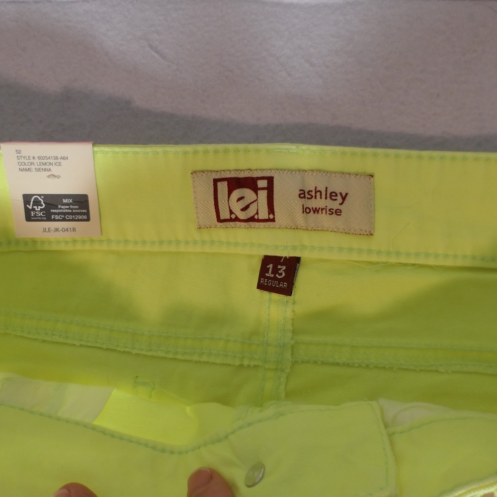 L.E.I. Women Shorts 13 Yellow Ashley Lowrise Neon Y2K Cutoff Streetwear Electric - Picture 3 of 6